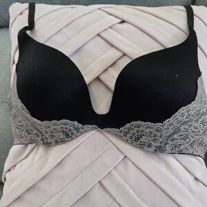 Victoria's Secret Black and Gray Lace Bra